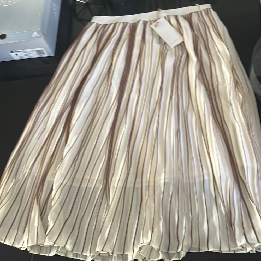 Medium relished long cream and brown skirt